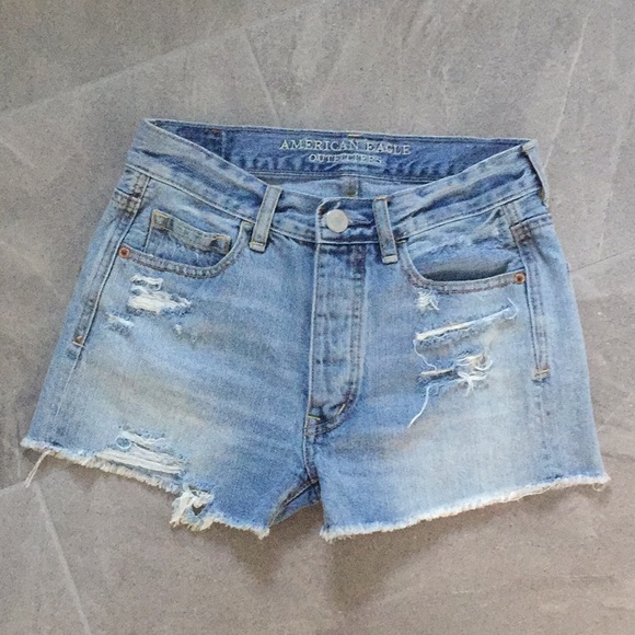 American Eagle Light Wash Denim Shorts - Picture 3 of 9
